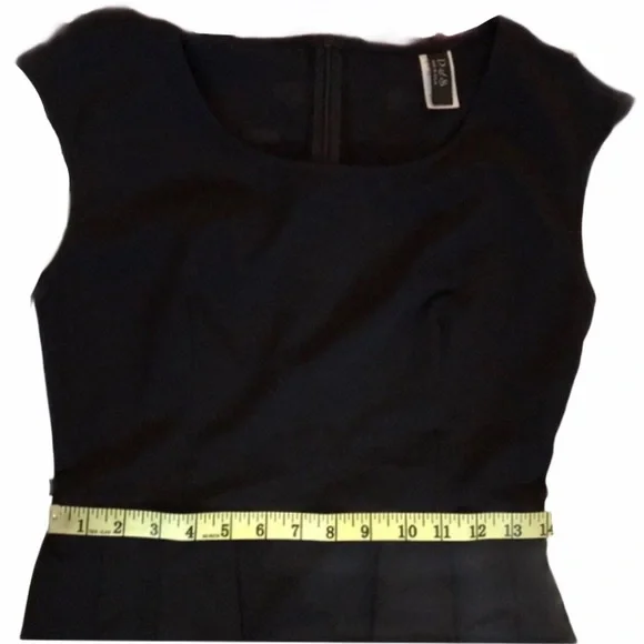 Elegant Black Midi Dress - Picture 4 of 6